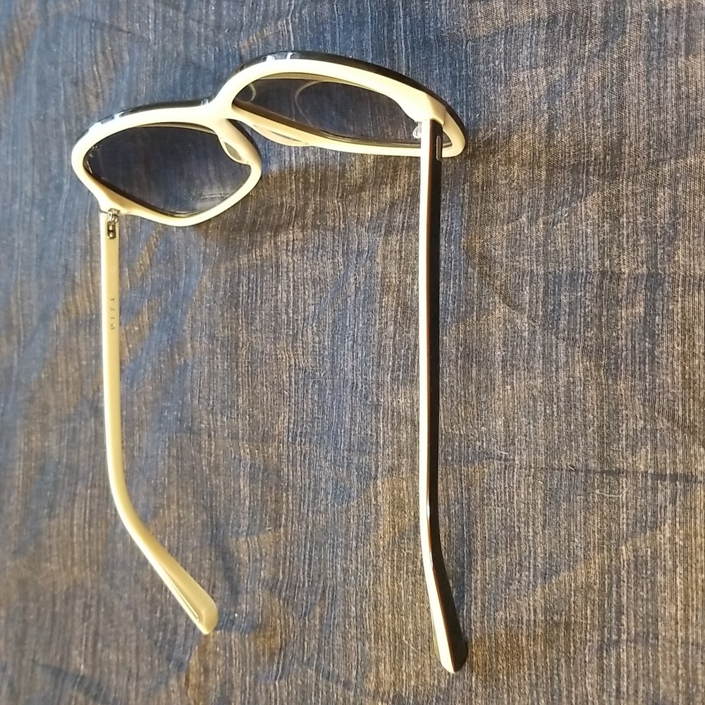 shades - Picture 2 of 7